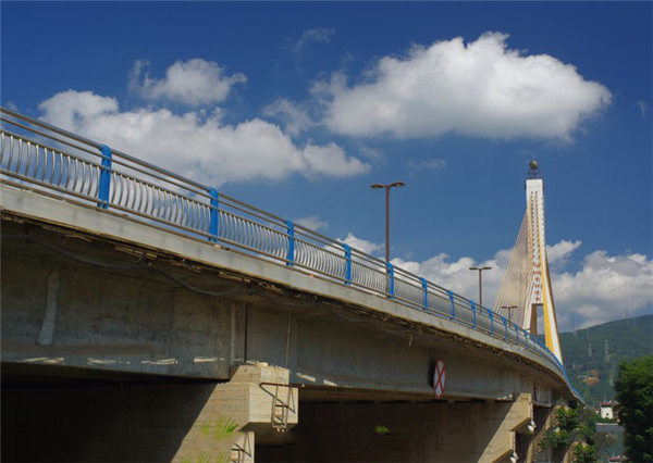 凉山304不锈钢桥梁护栏：安全、耐用与美观的完美结合