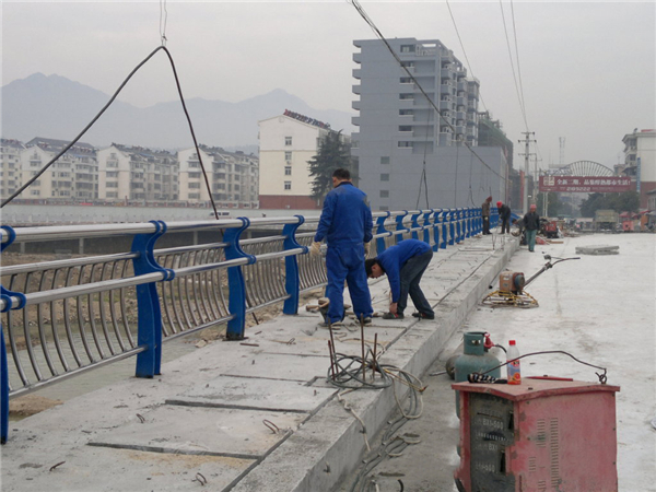 凉山不锈钢复合管护栏常见问题及解决方案
